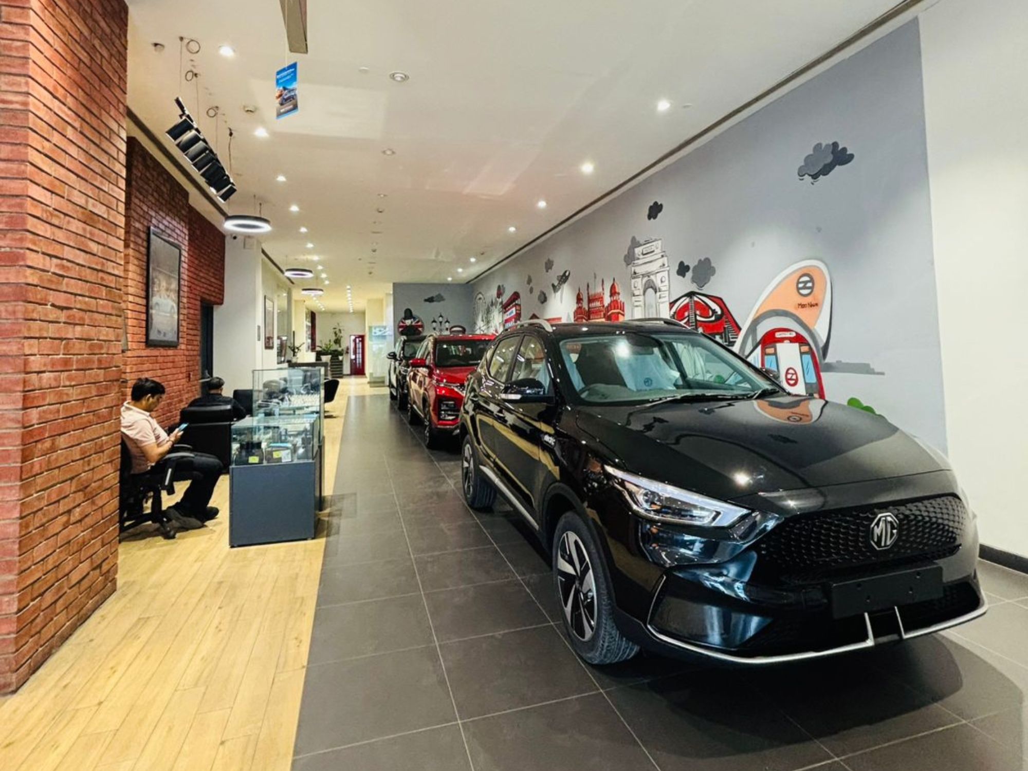 Morris Garages Delhi Kirti Nagar Sotre Image (1)