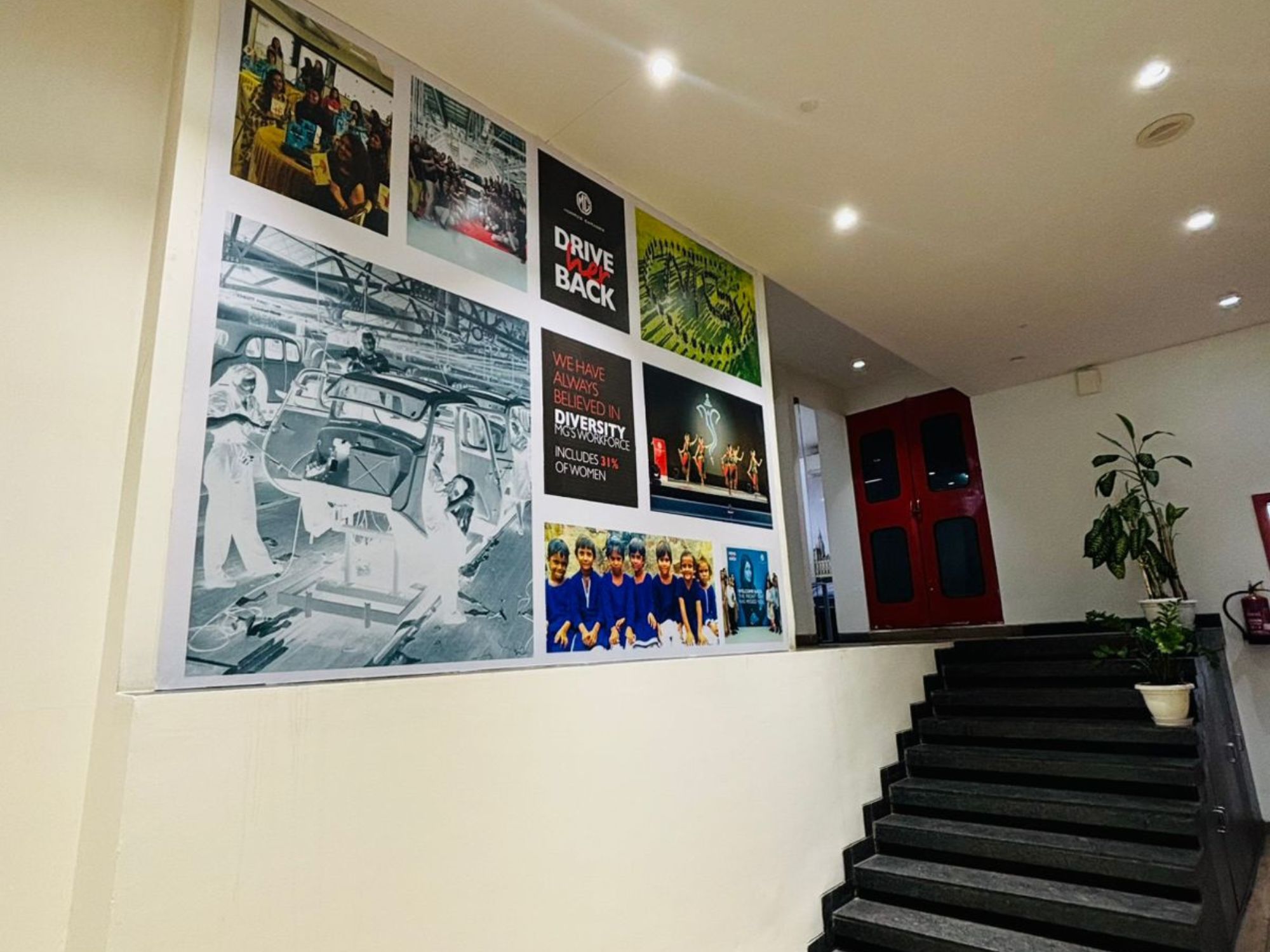 Morris Garages Delhi Kirti Nagar Sotre Image (10)