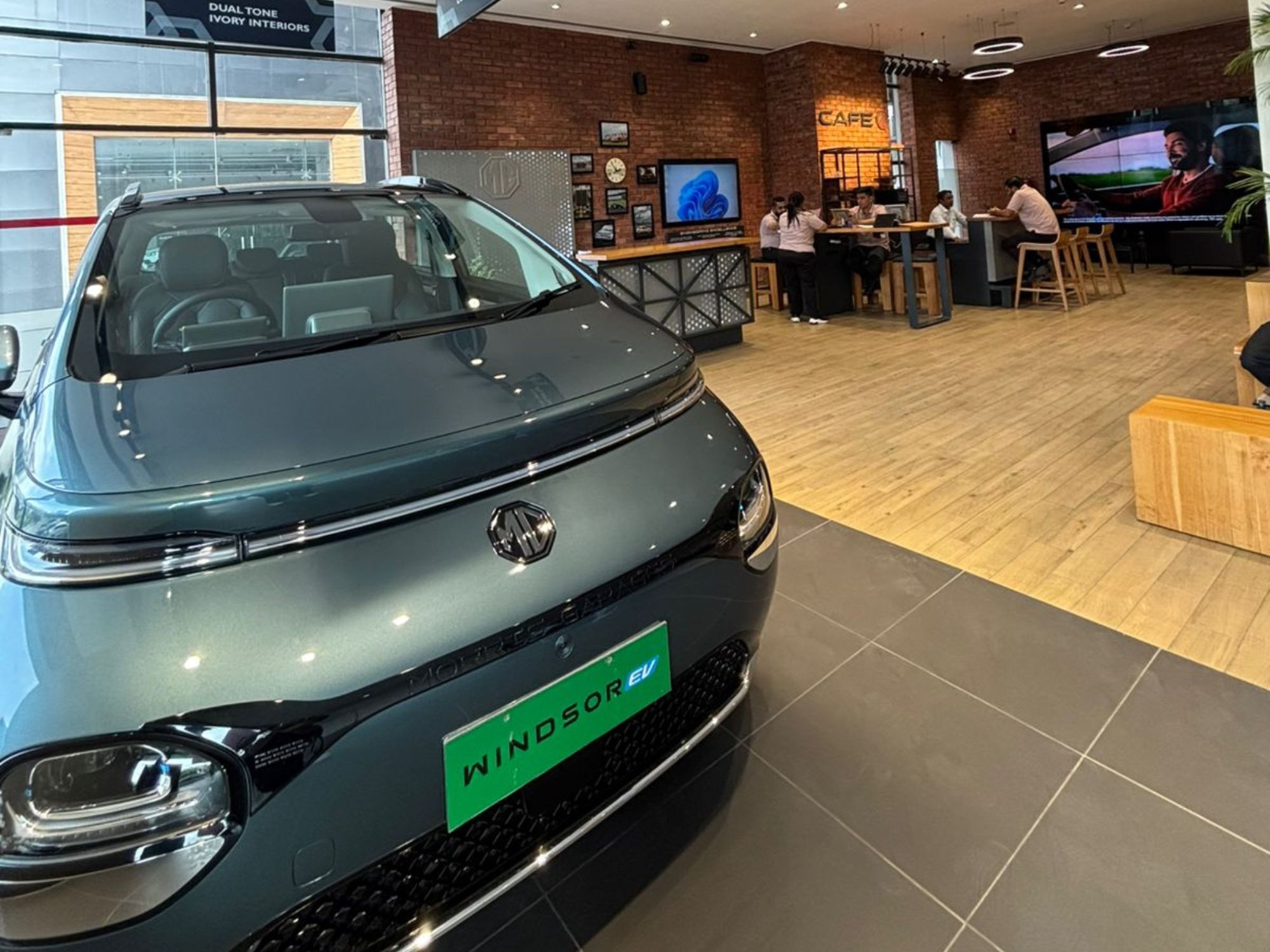 Morris Garages Delhi Kirti Nagar Sotre Image (3)