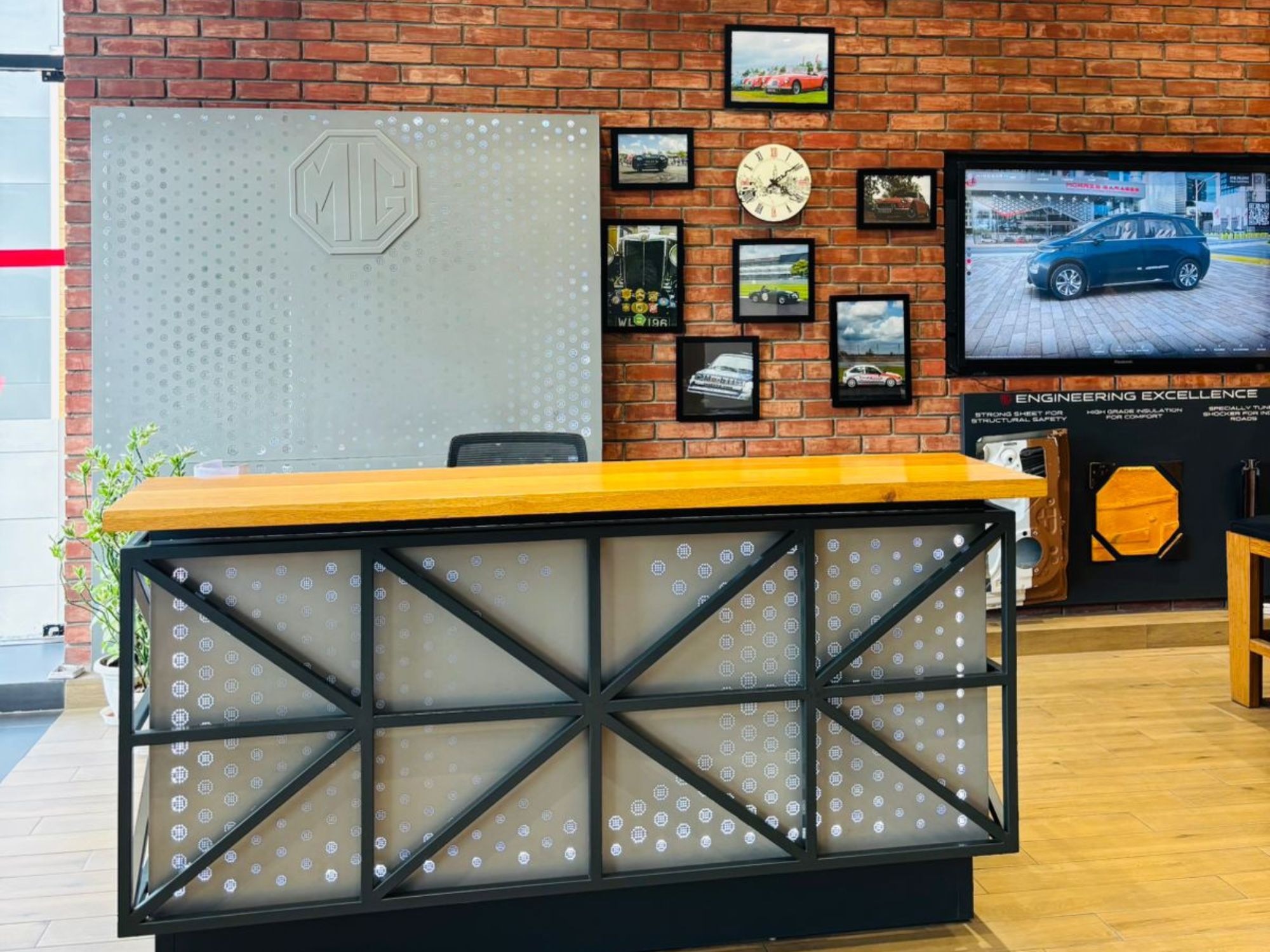 Morris Garages Delhi Kirti Nagar Sotre Image (4)