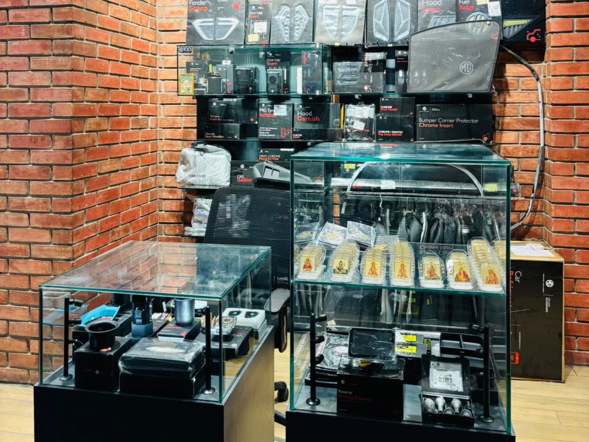 Morris Garages Delhi Kirti Nagar Sotre Image (5)