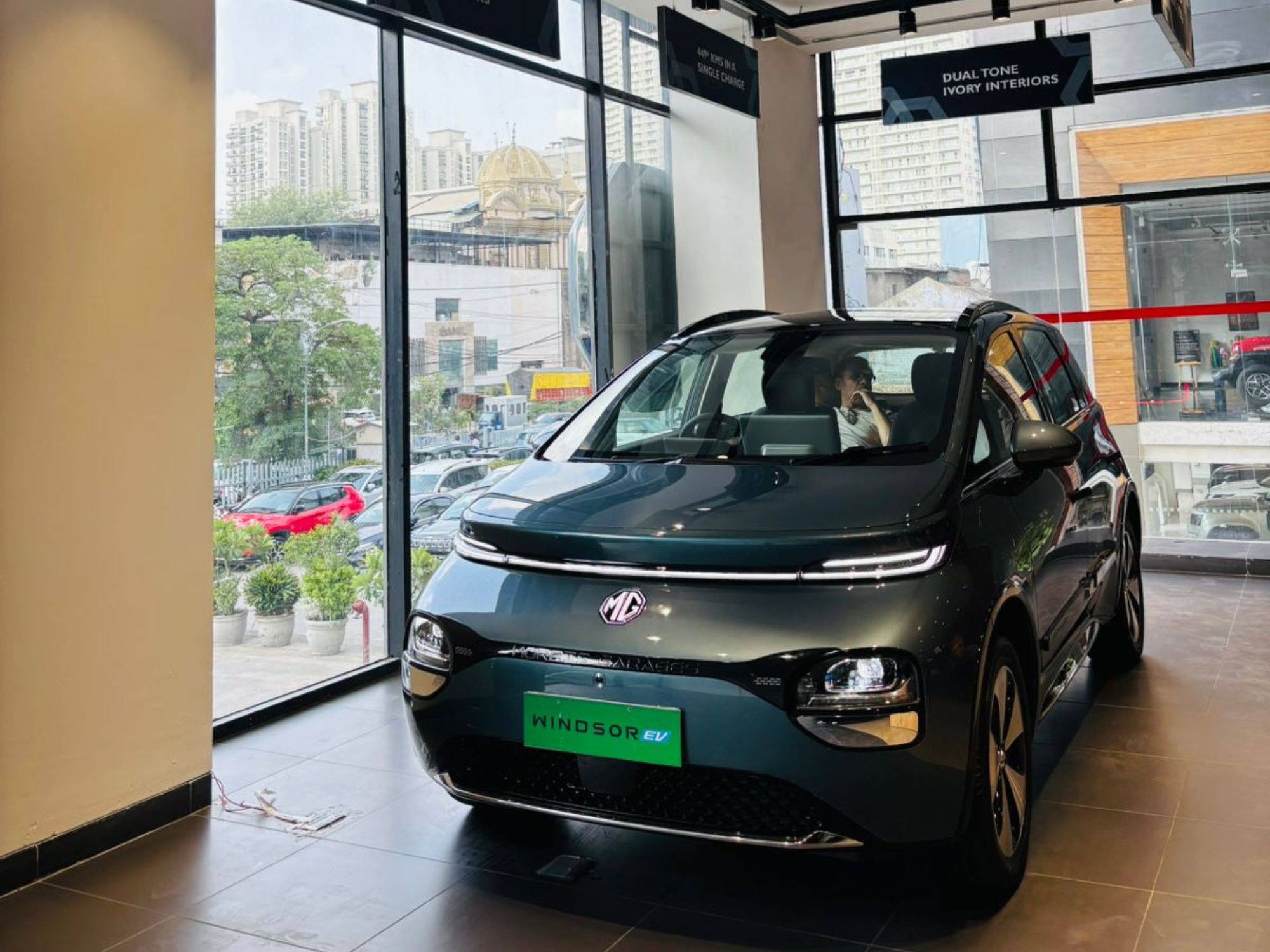 Morris Garages Delhi Kirti Nagar Sotre Image (8)