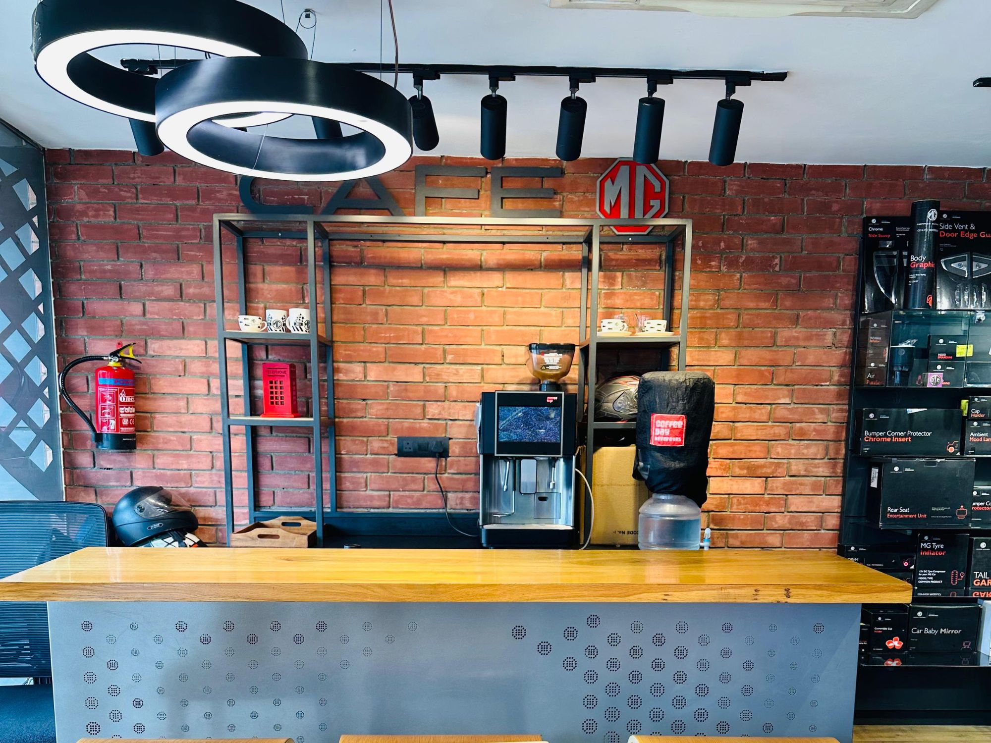 Morris Garages Delhi Prashant Vihar Store Image (12)