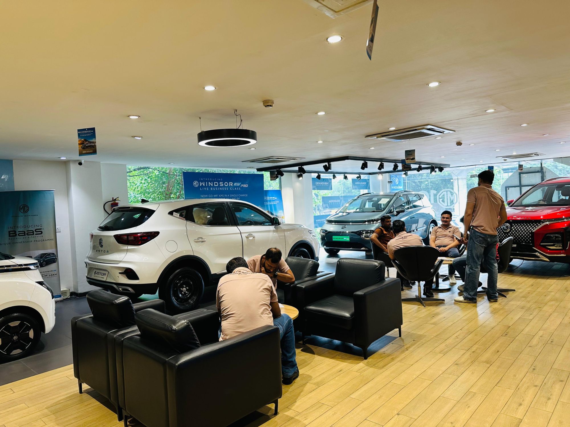 Morris Garages Delhi Prashant Vihar Store Image (7)