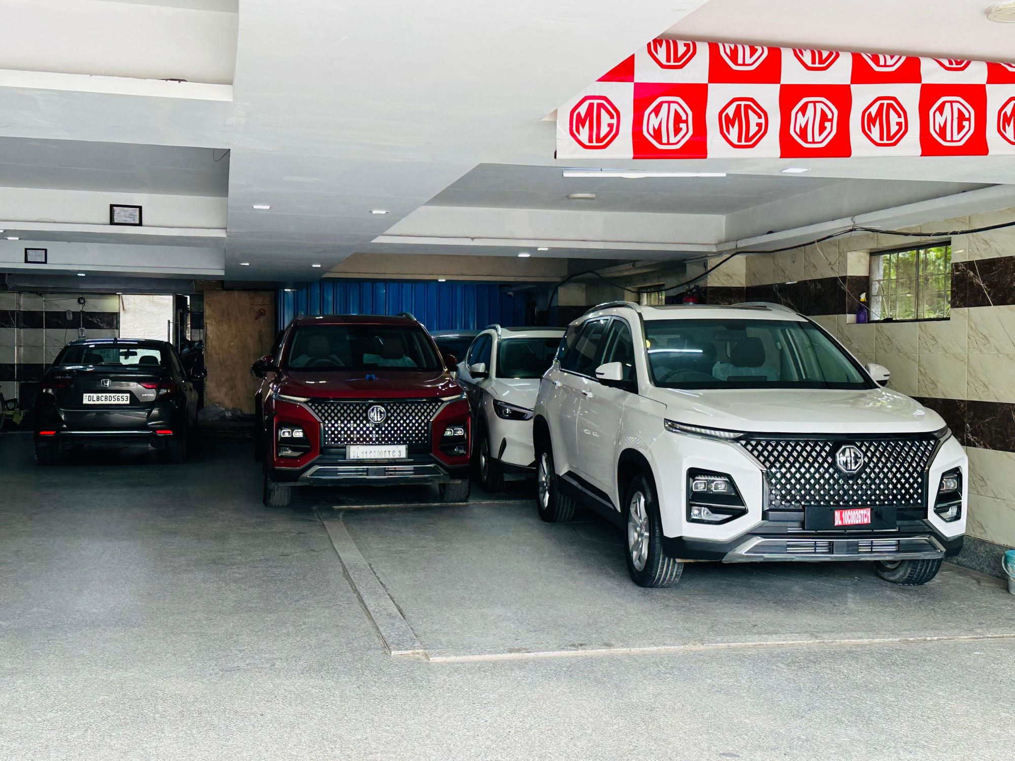 Morris Garages Delhi Prashant Vihar Store Image (9)