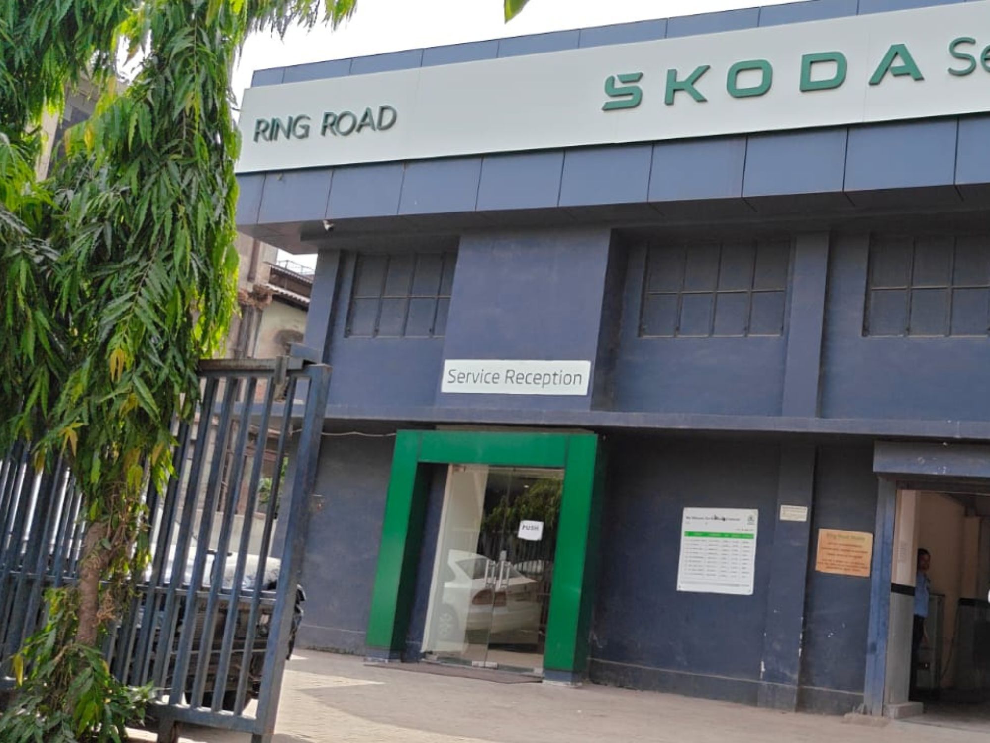 Skoda Store Image JP (10)