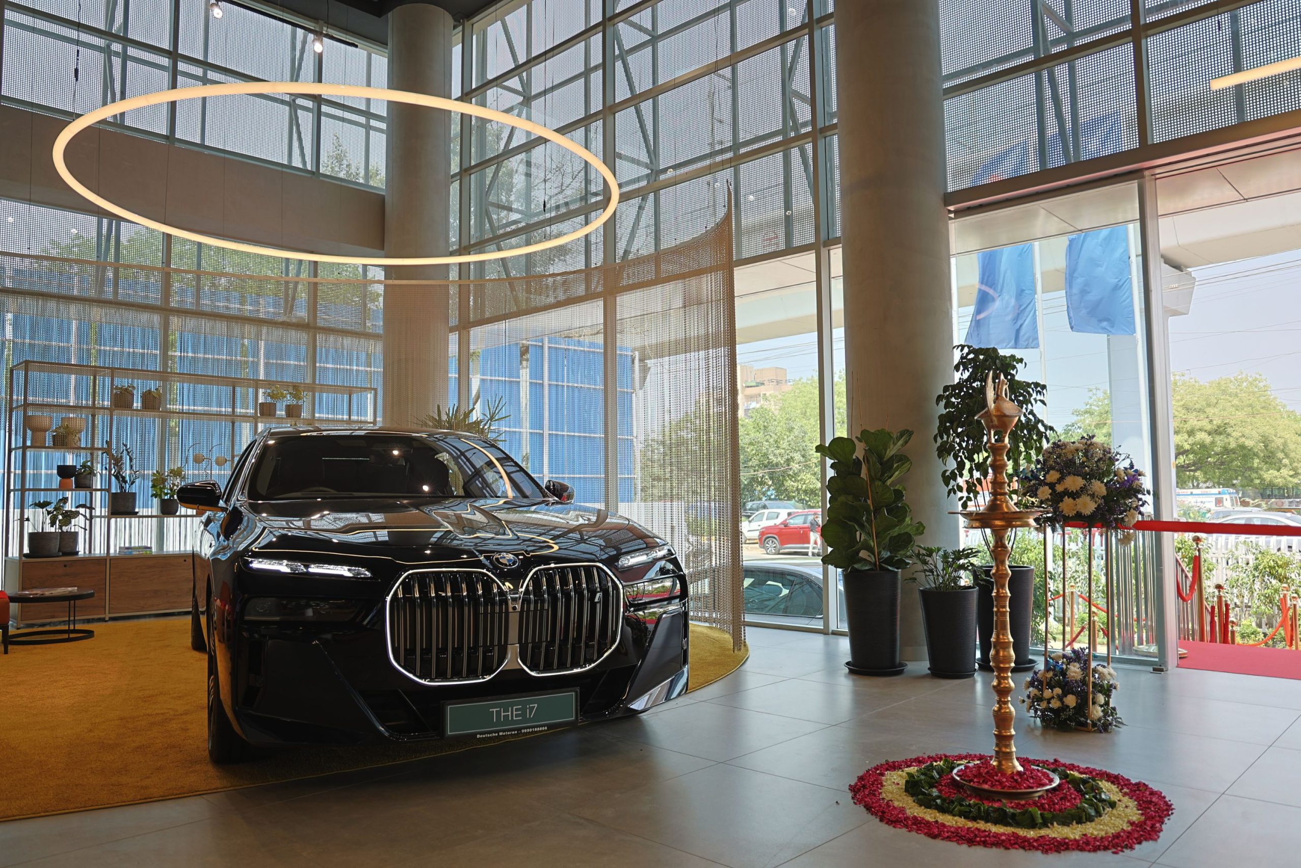 BMW Mathura Road, Delhi Store Image (2) (2)